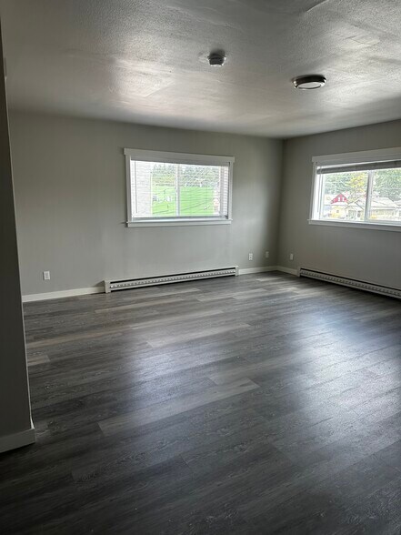 Living/Dining Area - 3519 S 56th St