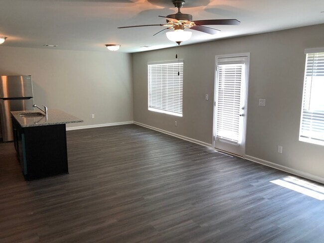 Building Photo - Price Drop Alert!  Fall Rental Specials Av...