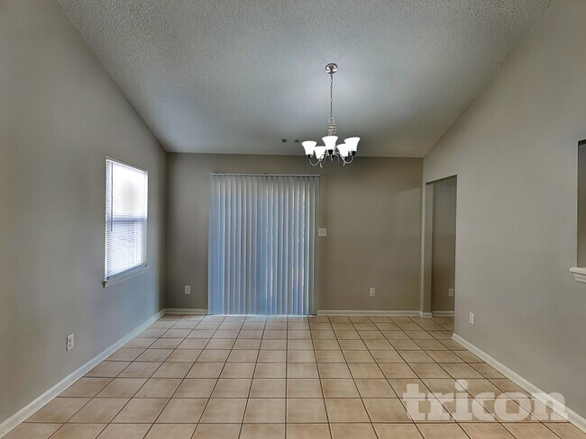 Building Photo - 2916 Vestal Pl