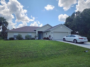Building Photo - 2833 Kacour Ave