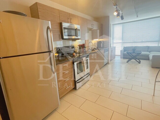 Building Photo - 535 W Thomas Rd