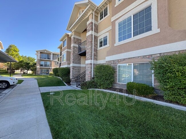 Building Photo - 1212 W Spencer Rd