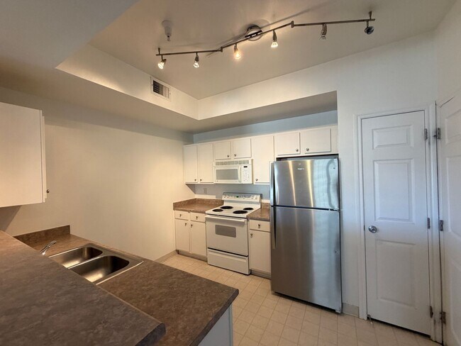 Building Photo - 12918 Ironstone Way