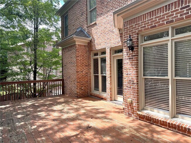 Building Photo - 889 Lenox Ct NE