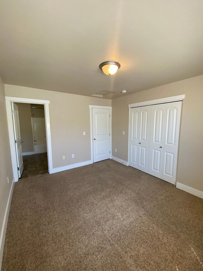 Building Photo - 9993 W Rosecroft Ct