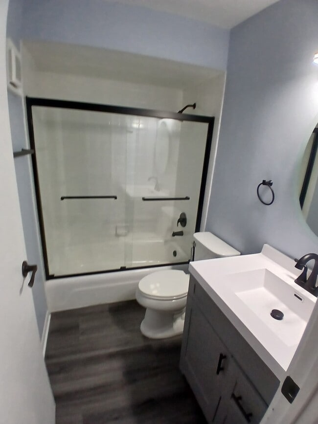 Building Photo - 9460 Bay Colony Dr