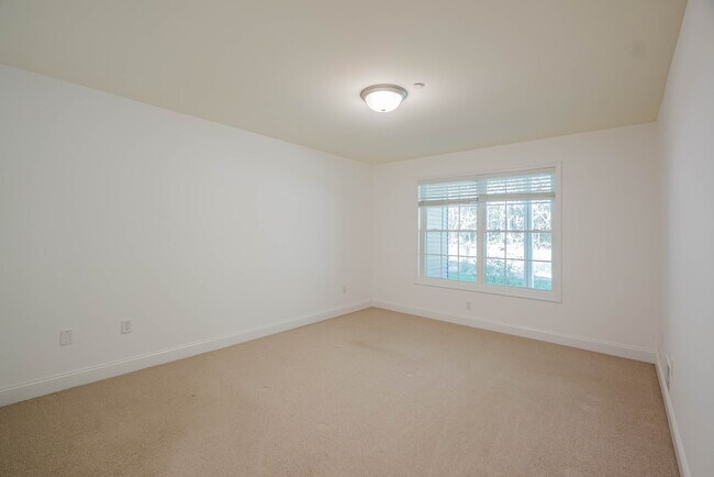 Building Photo - 70 Arcadia Ct