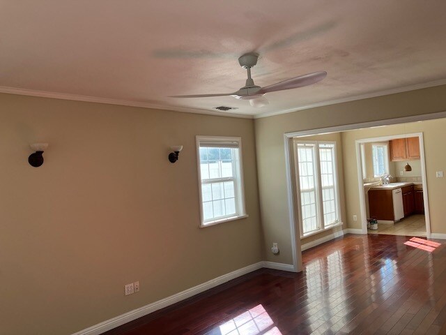 Building Photo - 2833 S Victoria Ave