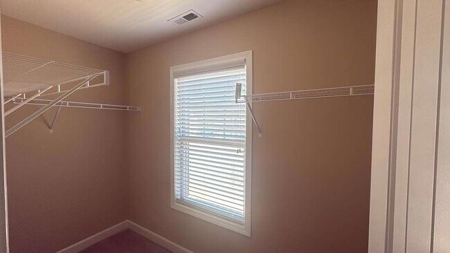 Building Photo - 4430 Sanderling St