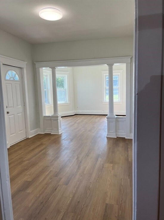 Building Photo - Barrington River House