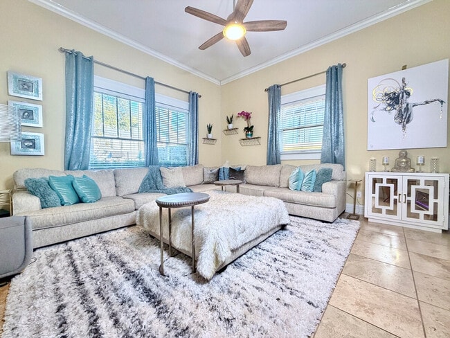 Building Photo - 509 S Willow Ave