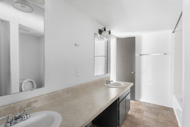 Interior Photo - Carolisa