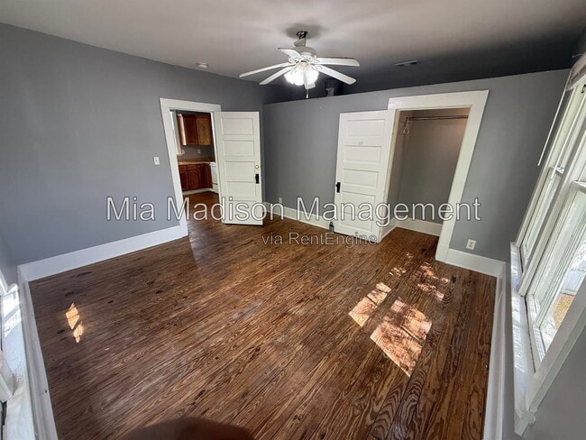 Building Photo - 607 W 44th St