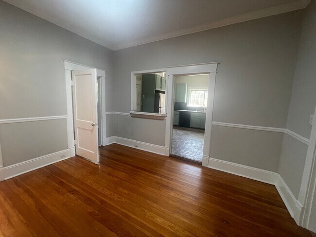Building Photo - 209 3rd Ave