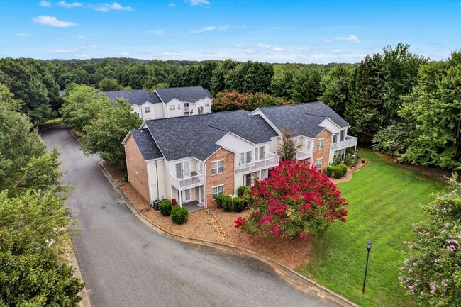 Building Photo - Moss Creek Condos, Inc