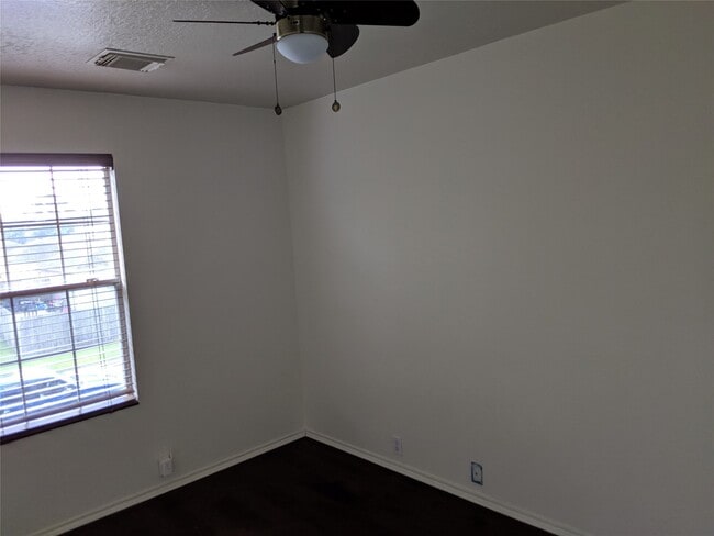 Building Photo - 2335 Walnut Fair Ln