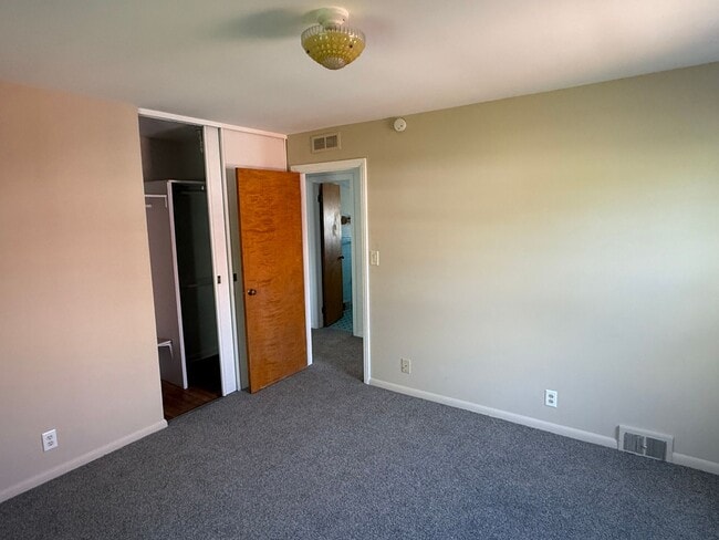 Building Photo - 2 Bedroom, 1 Bath Home for Rent