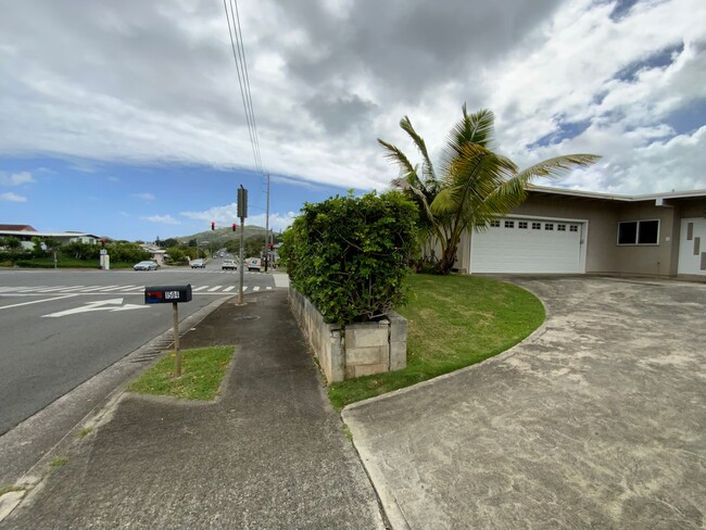Building Photo - Single level, Single Family Home in Kailua