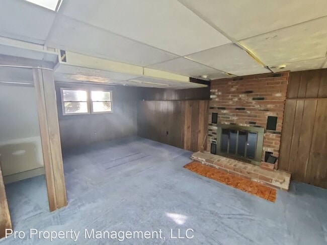 Building Photo - 3 br, 1.5 bath House - 77 Hitchcock Drive