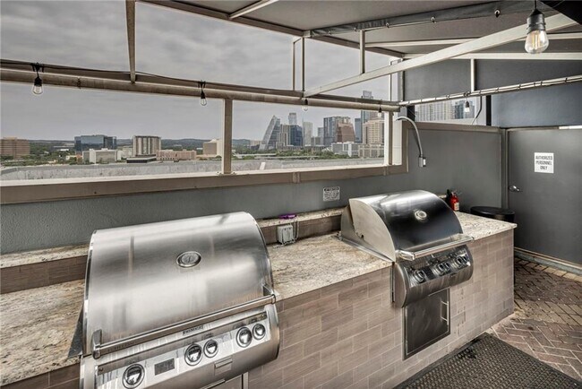 Building Photo - 54 Rainey St