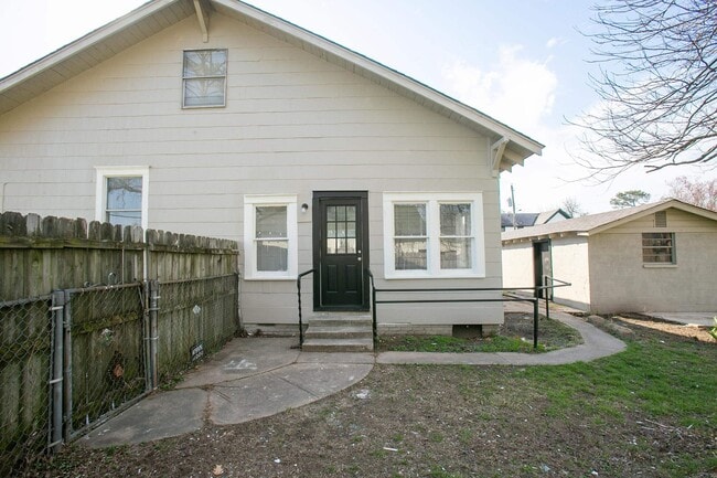 Building Photo - 1400 Willow St