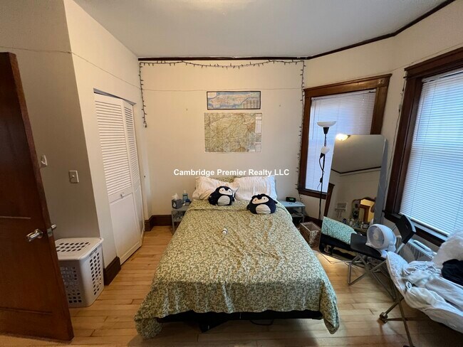 Building Photo - 6 Linnaean St