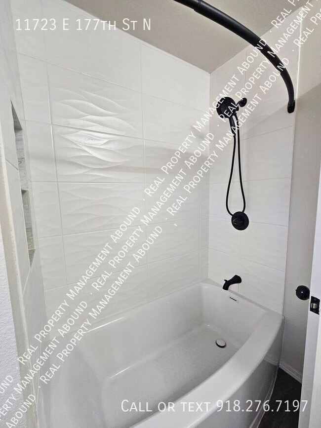 Building Photo - 11723 177th St N