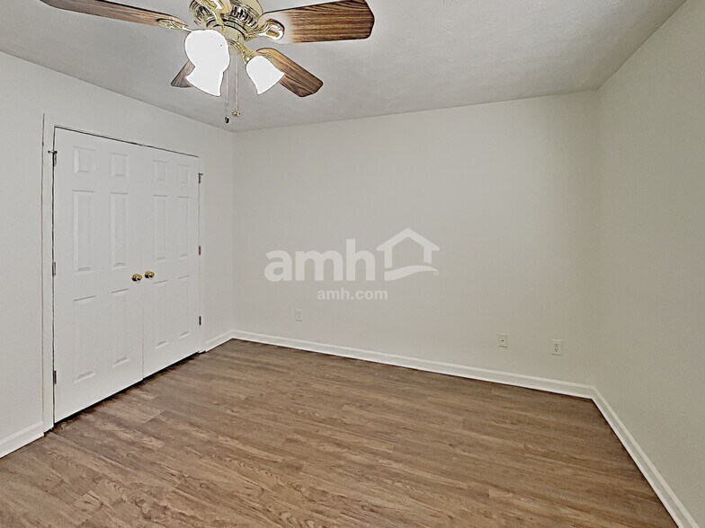 Building Photo - 704 Newcastle Ct