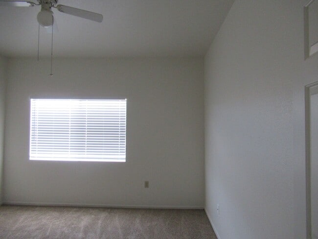 Building Photo - Condo with Mountain Views in Beautiful Portofino!