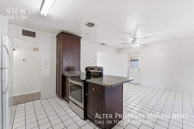 Building Photo - 936 W 16th St