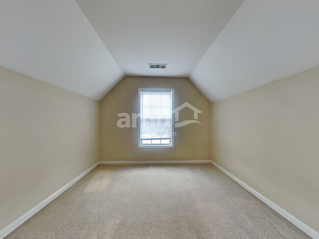 Building Photo - 2116 Benchmark Dr SW