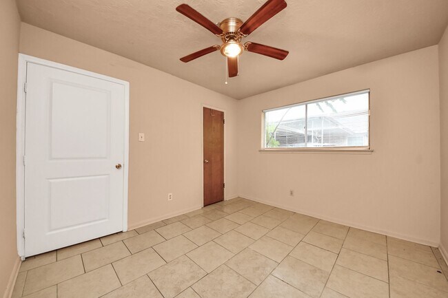 Building Photo - 9126 Willow Meadow Dr