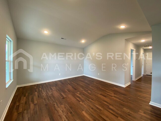 Building Photo - Home for Rent in Logan, AL!!! Minutes from...