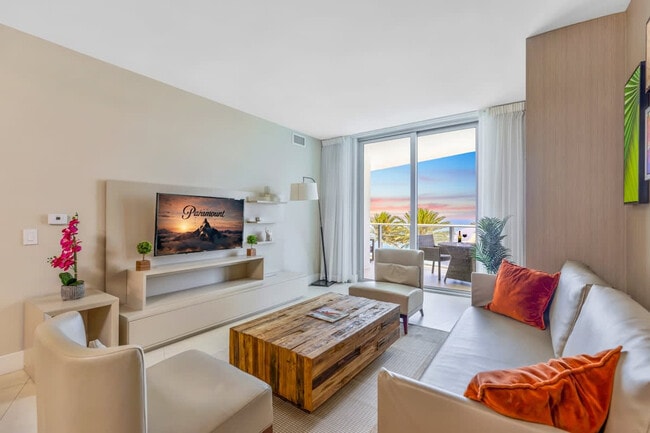 Building Photo - 4011 S Ocean Dr