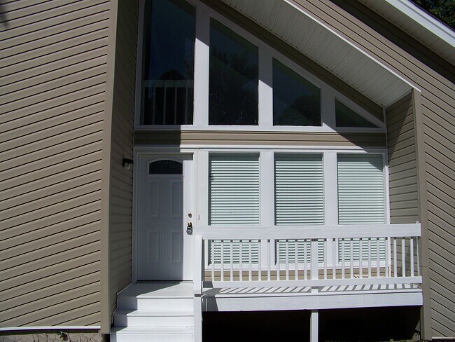 Building Photo - WATERS EDGE