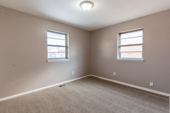 Building Photo - 3016 SW 68th St