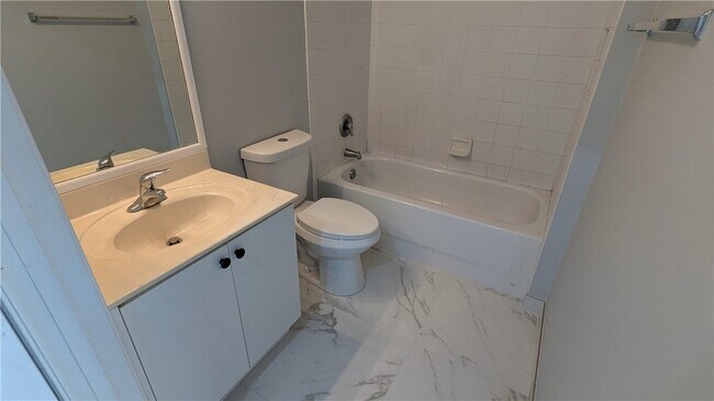 Building Photo - 826 Middleton Dr SW