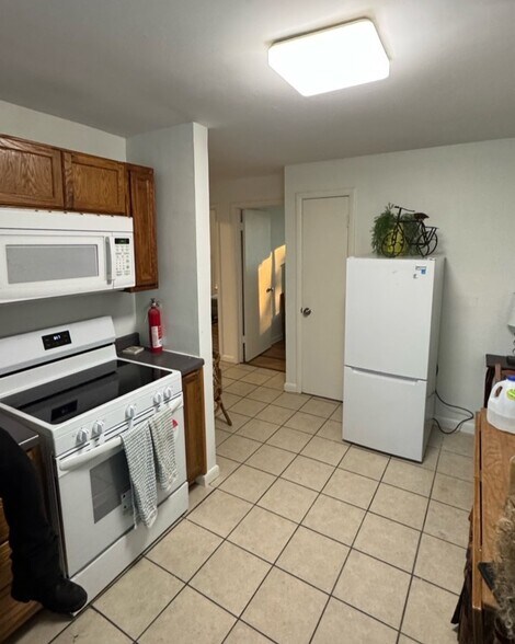 kitchen - 3301 Batavia St