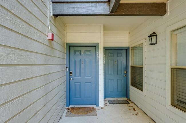 Building Photo - 6000 Shepherd Mountain Cove