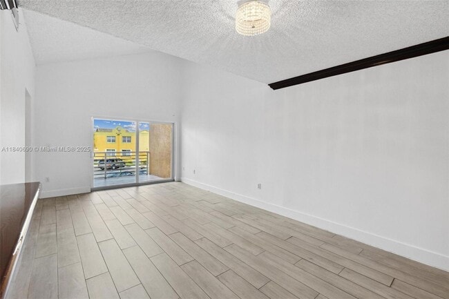 Building Photo - 9741 Fontainebleau Blvd