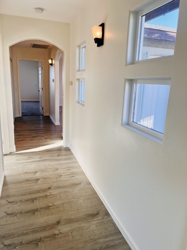 Building Photo - Gorgeous 3 bd, 2.5 ba on 1 acre