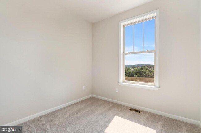 Building Photo - 5911 Garden Walk Dr