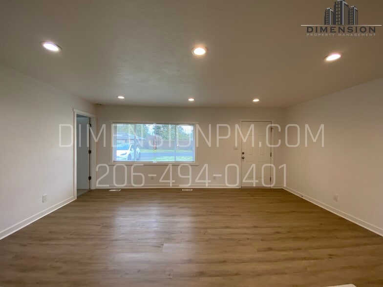 Building Photo - 9012 Highland Ave SW