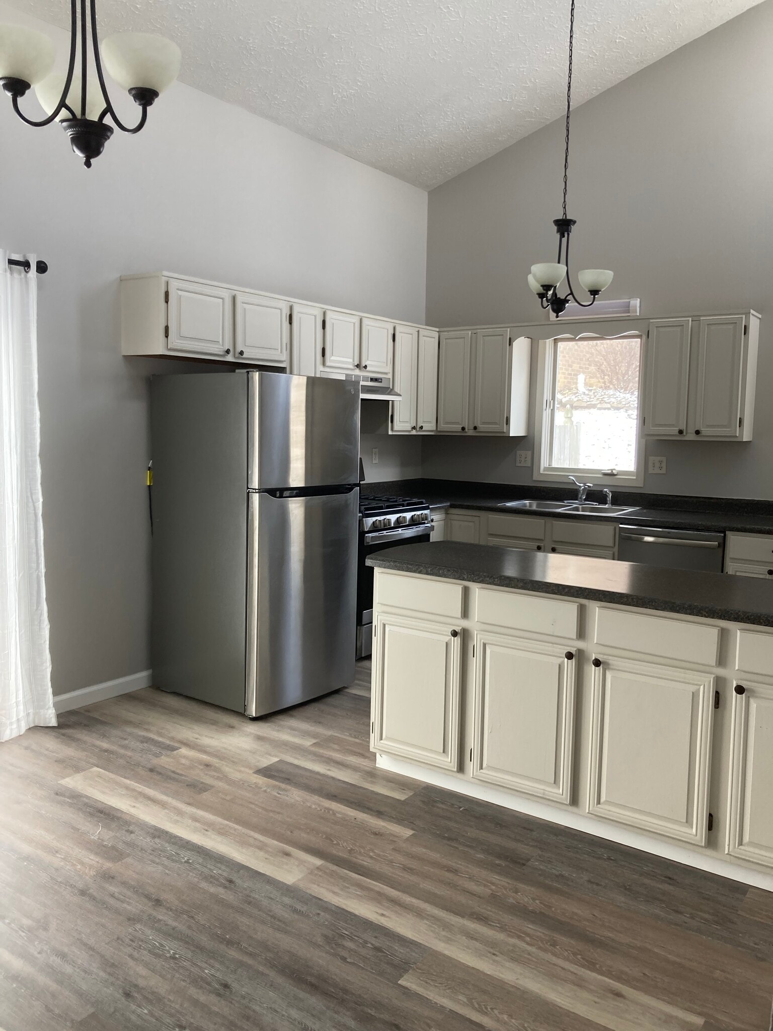 Building Photo - 6 Coolview Ln