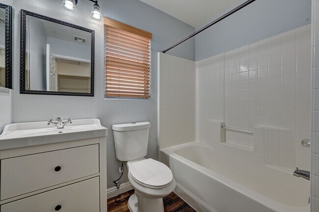 Building Photo - Fully Remodeled 3 Bed/ 2.5 Bath Home For Rent