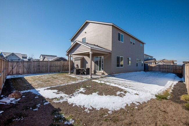 Building Photo - Beautiful 4 bedroom home in desirable Madras OR