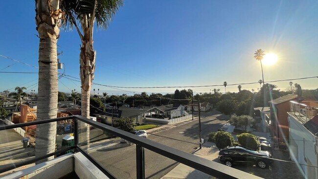 Building Photo - Ocean View 3-Bedroom House on Bay St. walkable to the Beach