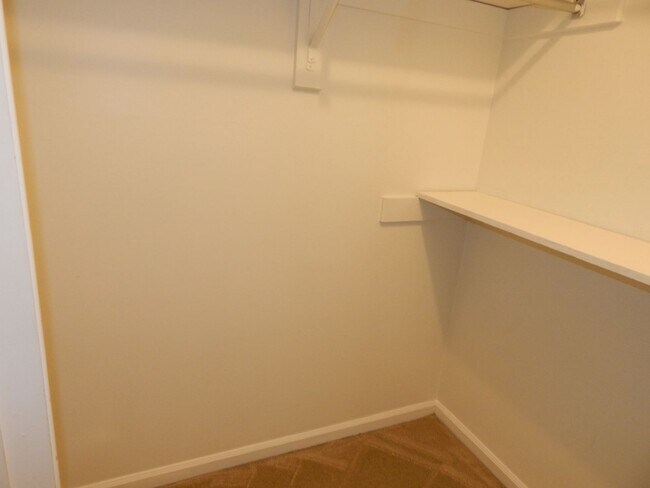 Building Photo - Spacious 2 Bedroom and 2 Full Bath Condominium