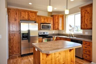 Building Photo - 16275 SW Gage Ln
