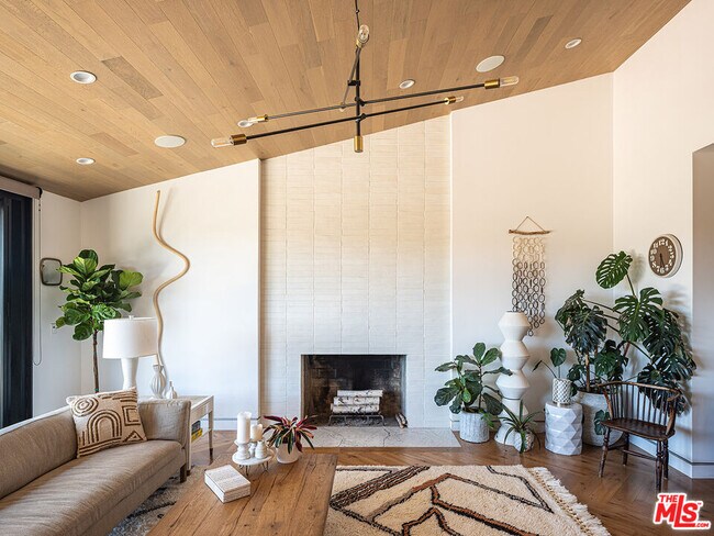 Building Photo - 4587 Don Felipe Dr